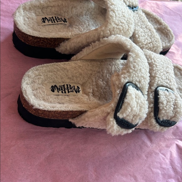 Mad Love Cream Fuzzy Sandals - Picture 3 of 4